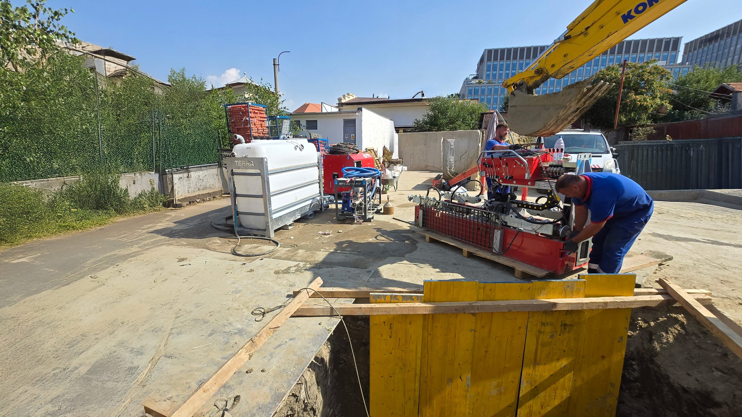 Foraj orizontal dirijat cu TERRA-PIT DJ 18 – soluție compactă pentru lucrări edilitare complexe